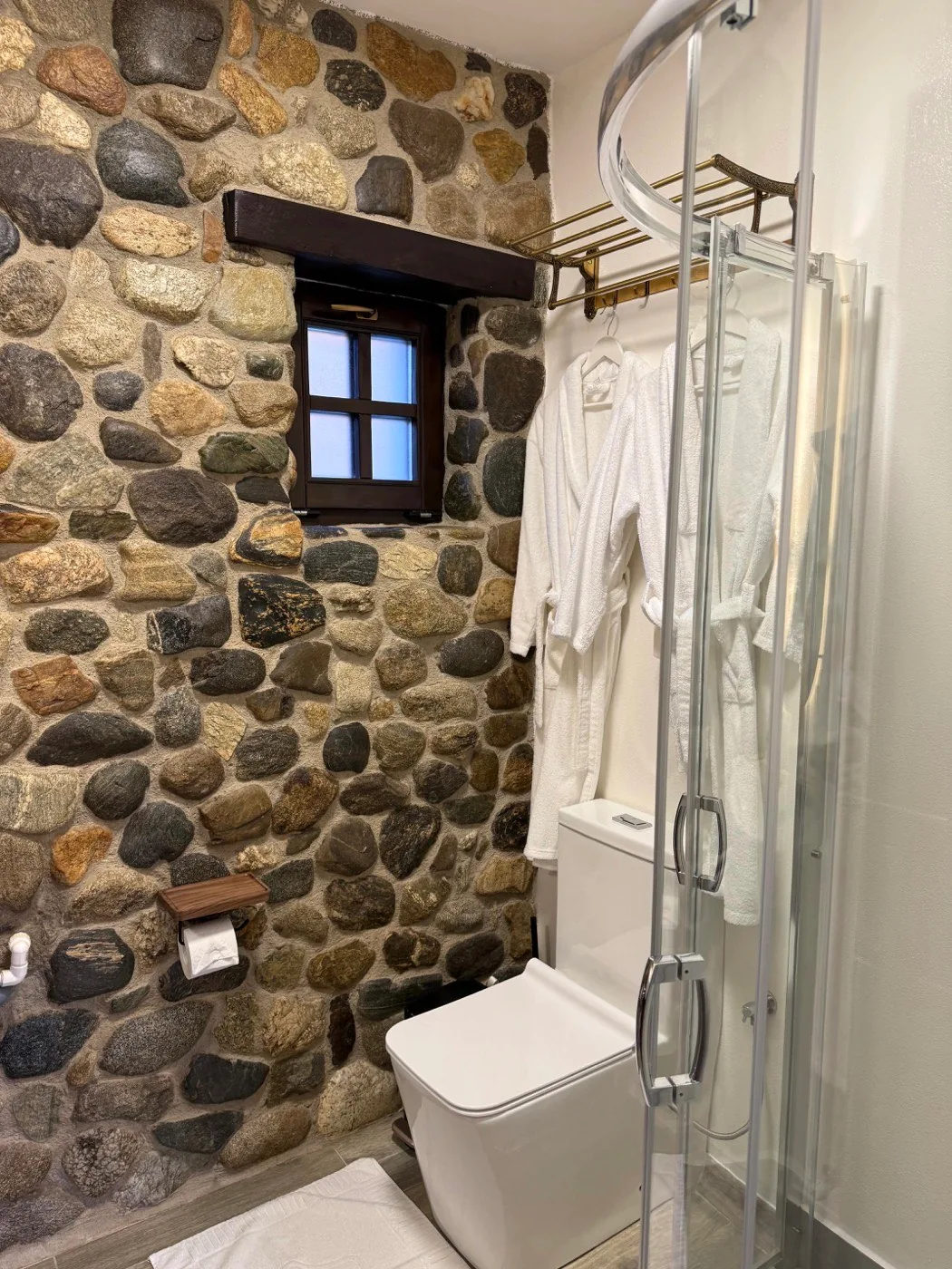 Apartamentul luminii de început — baia