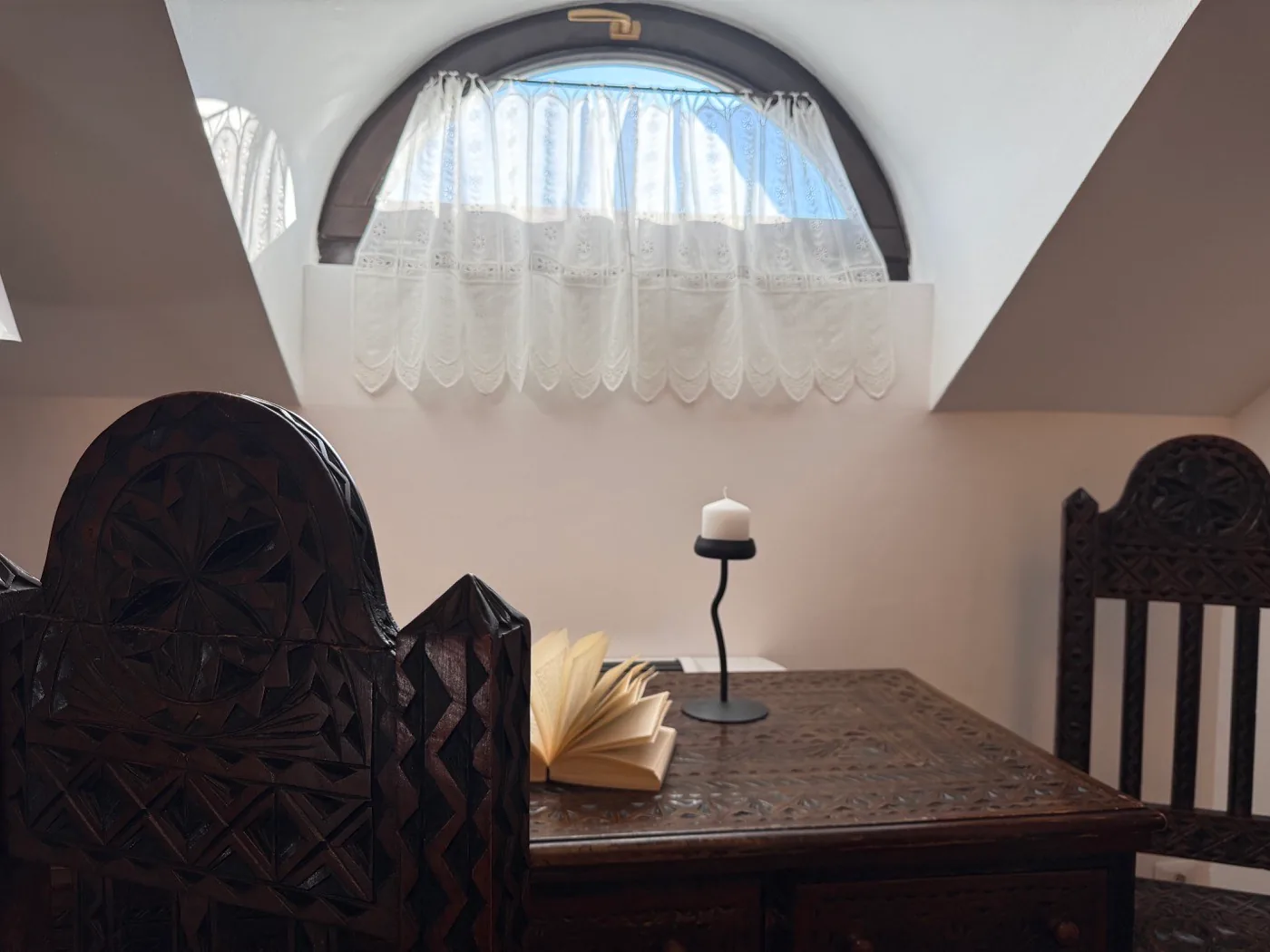 Camera înaltă a amurgului — priveliștea