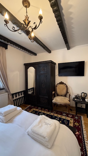 Camera 3 – detaliu pat