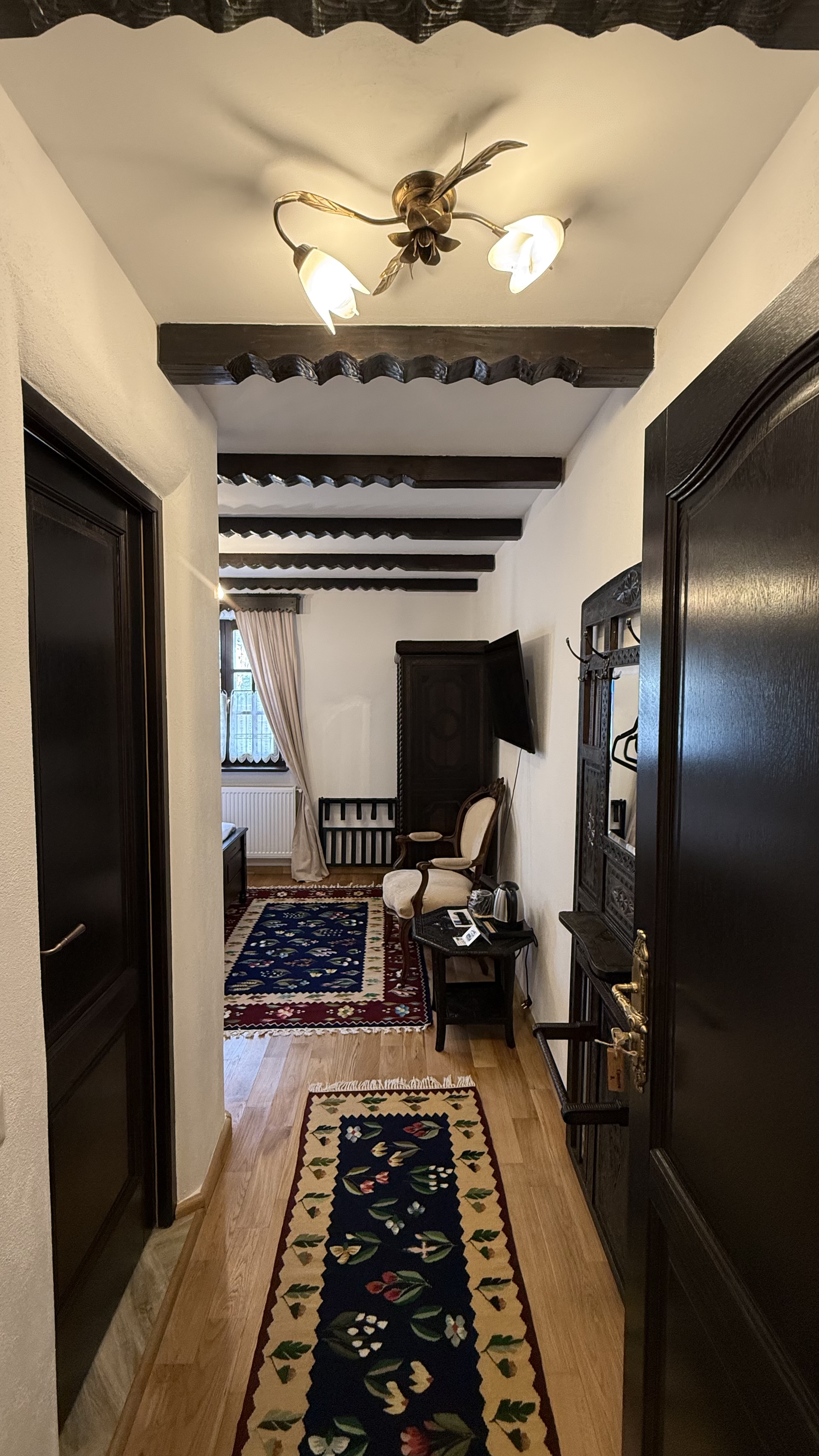 Camera 3 – fereastră