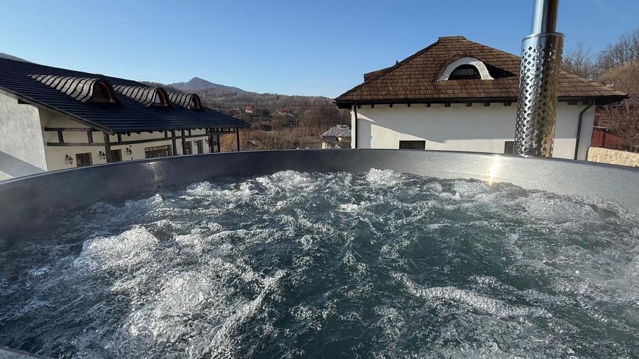 Jazuzzi exterior